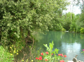 maison au bord de l'eau